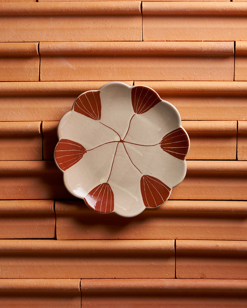 Robert Gordon: June's Daisy Plate / Fan Flower
