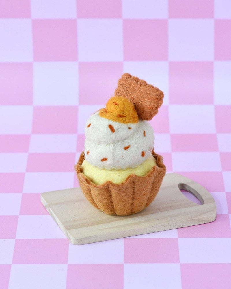 Tara Treasures: Felt Giant Biscoff Cupcake