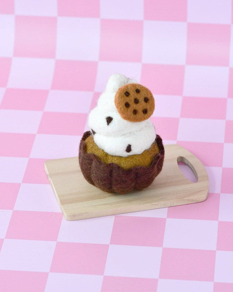 Tara Treasures: Felt Giant Cookies and Cream Cupcake
