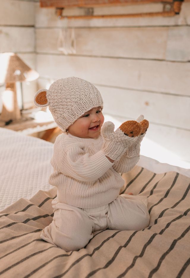 Acorn kids: Bear Mittens Oatmeal