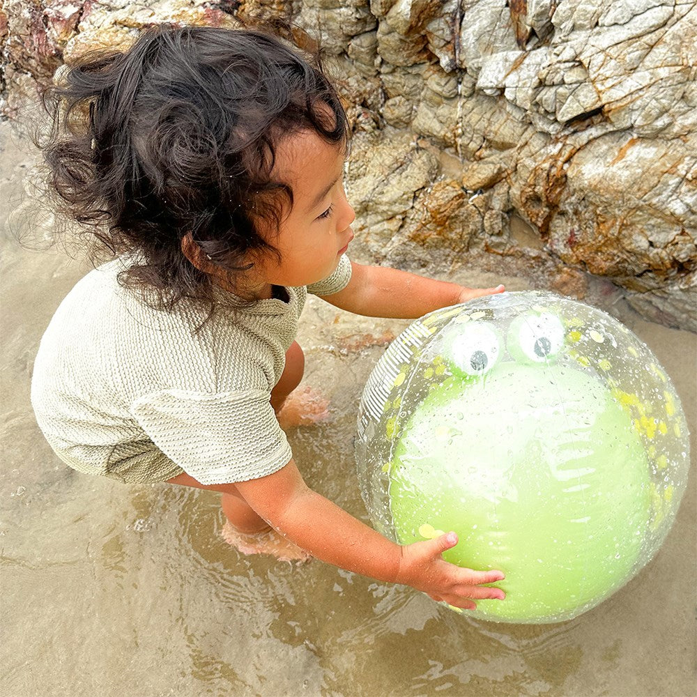 Sunnylife: 3D Inflatable Beach Ball Cookie the Croc Light Khaki