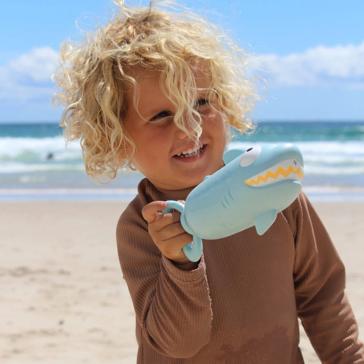 Sunnylife: Water Squirters Shark Pastel Blue