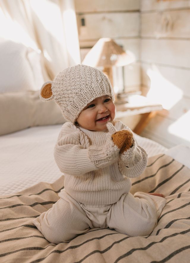 Acorn kids: Bear Mittens Oatmeal