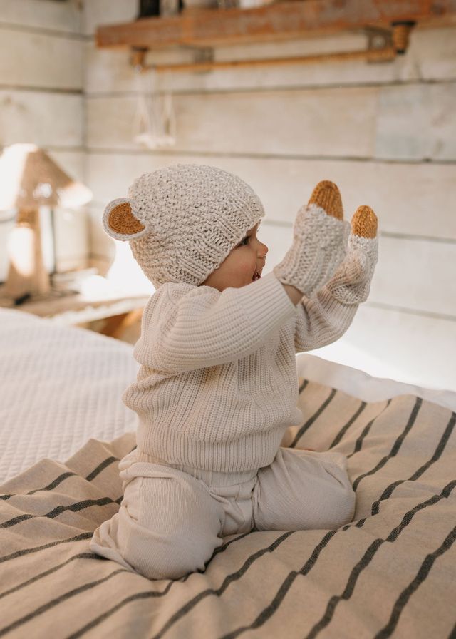 Acorn kids: Bear Mittens Oatmeal