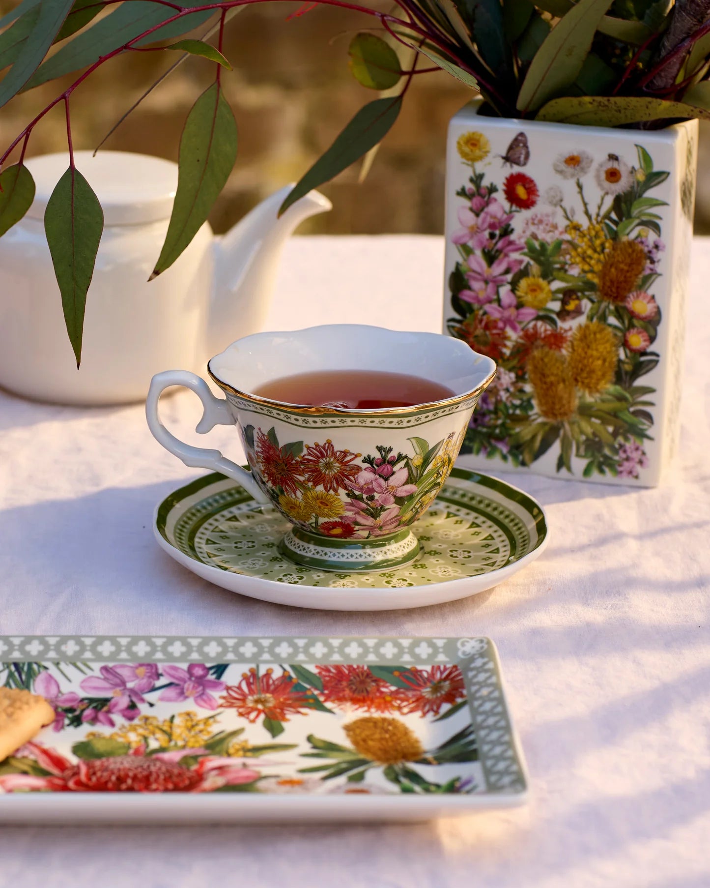 La La Land: Large Ceramic Tray Botanical Blooms