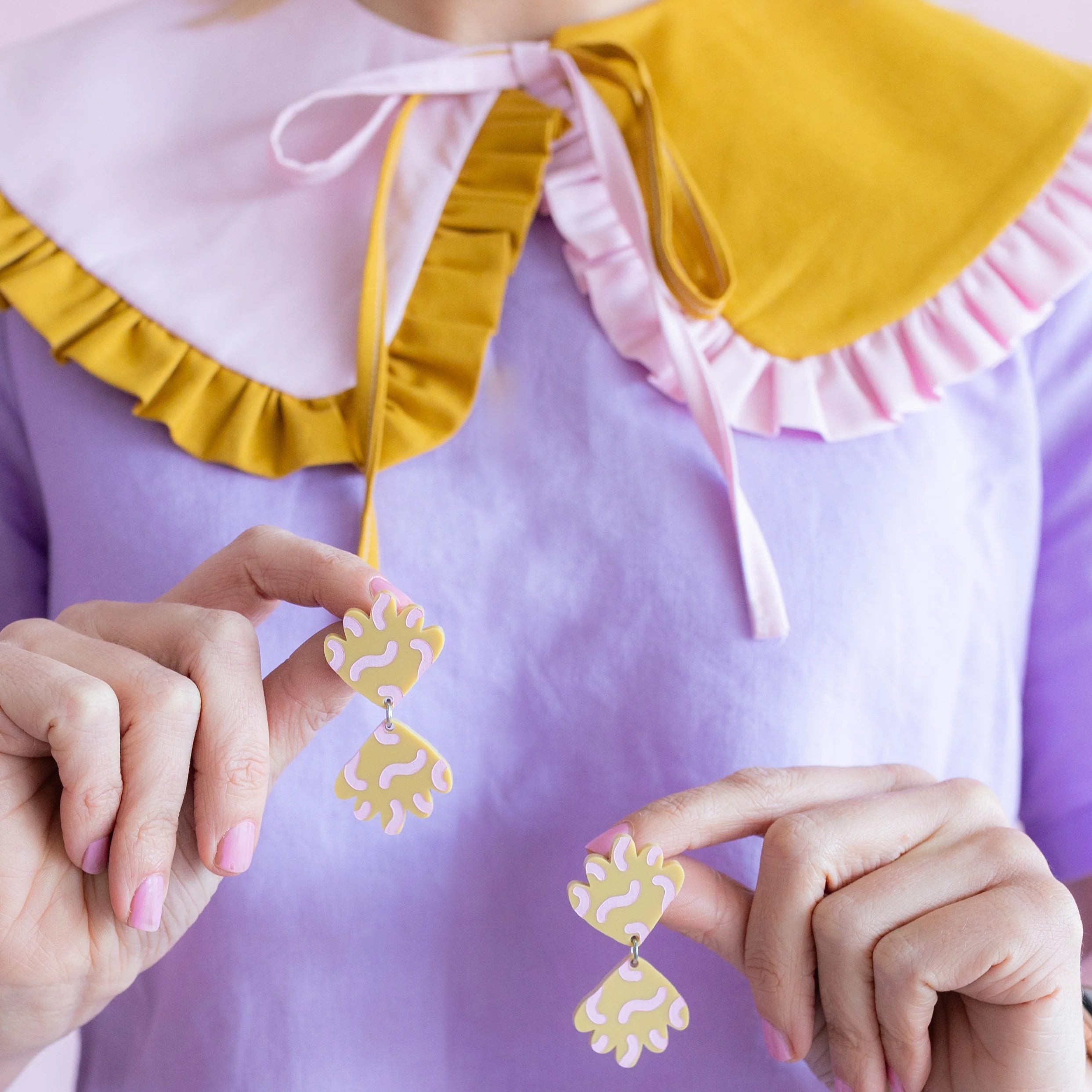 Pink Nade Squiggle Fan Earrings - Mustard Pink