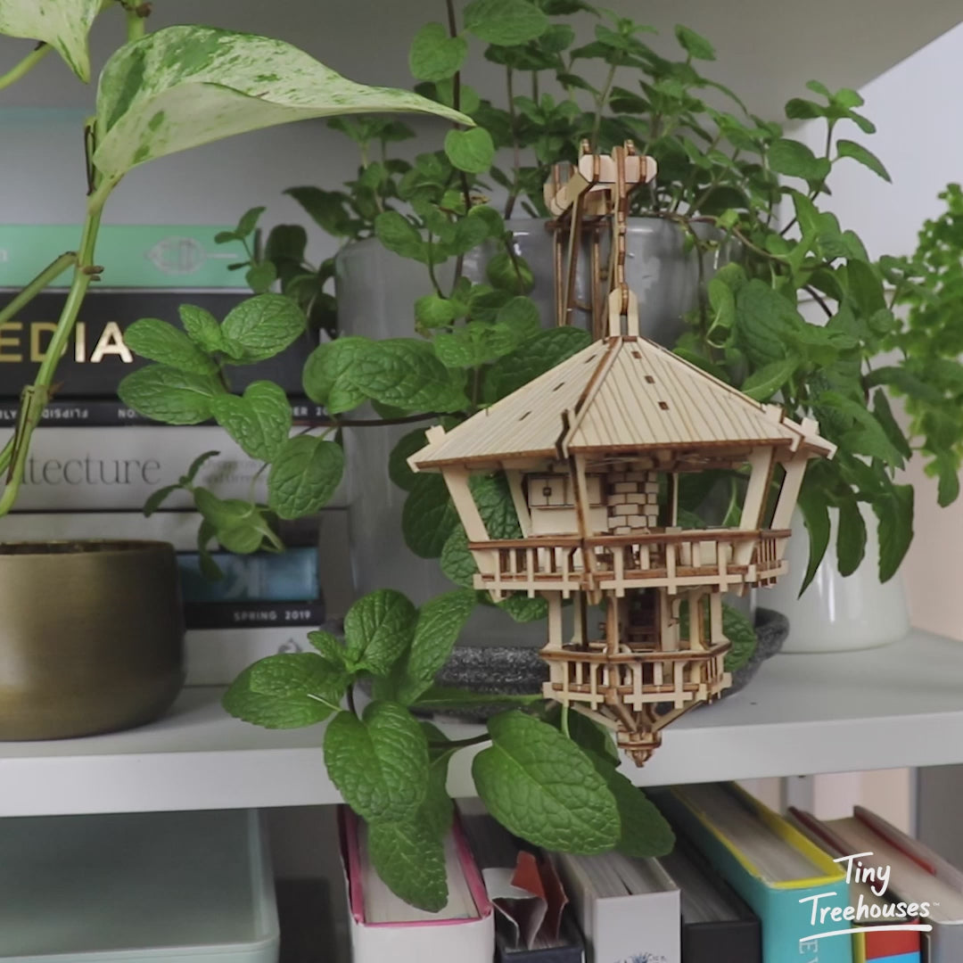 Tiny Treehouses: Treetop Hideaway